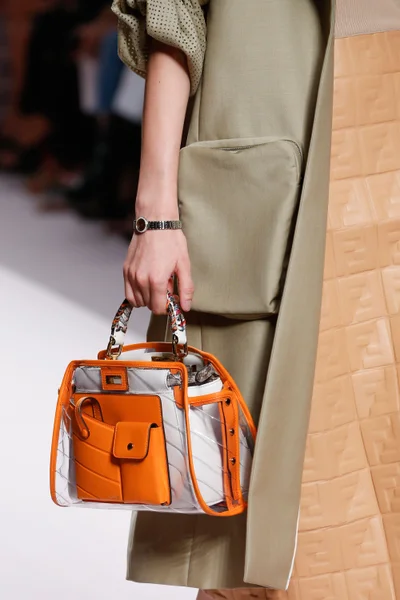 Look 80